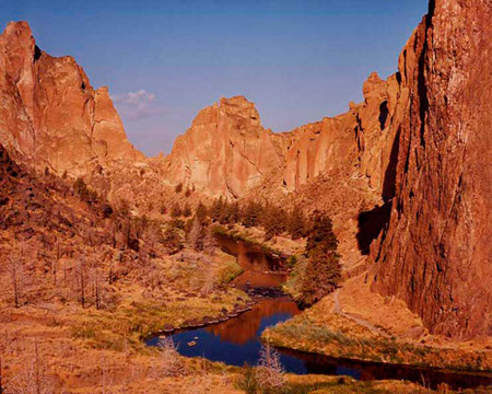 The Crooked River winding through Smith Rock State Park Near the town of Terra Bonne